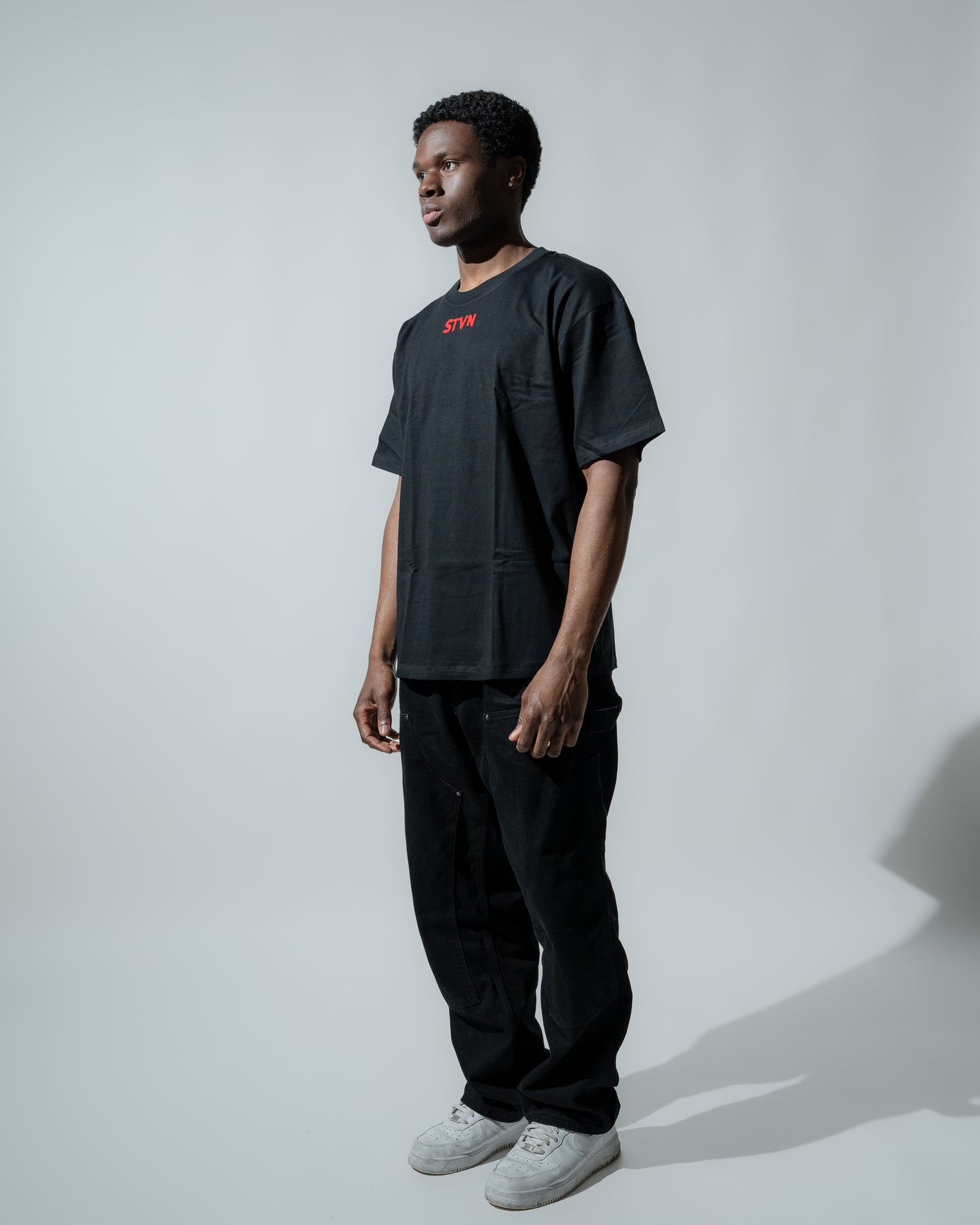 BLACK TEE RED "LOGO"