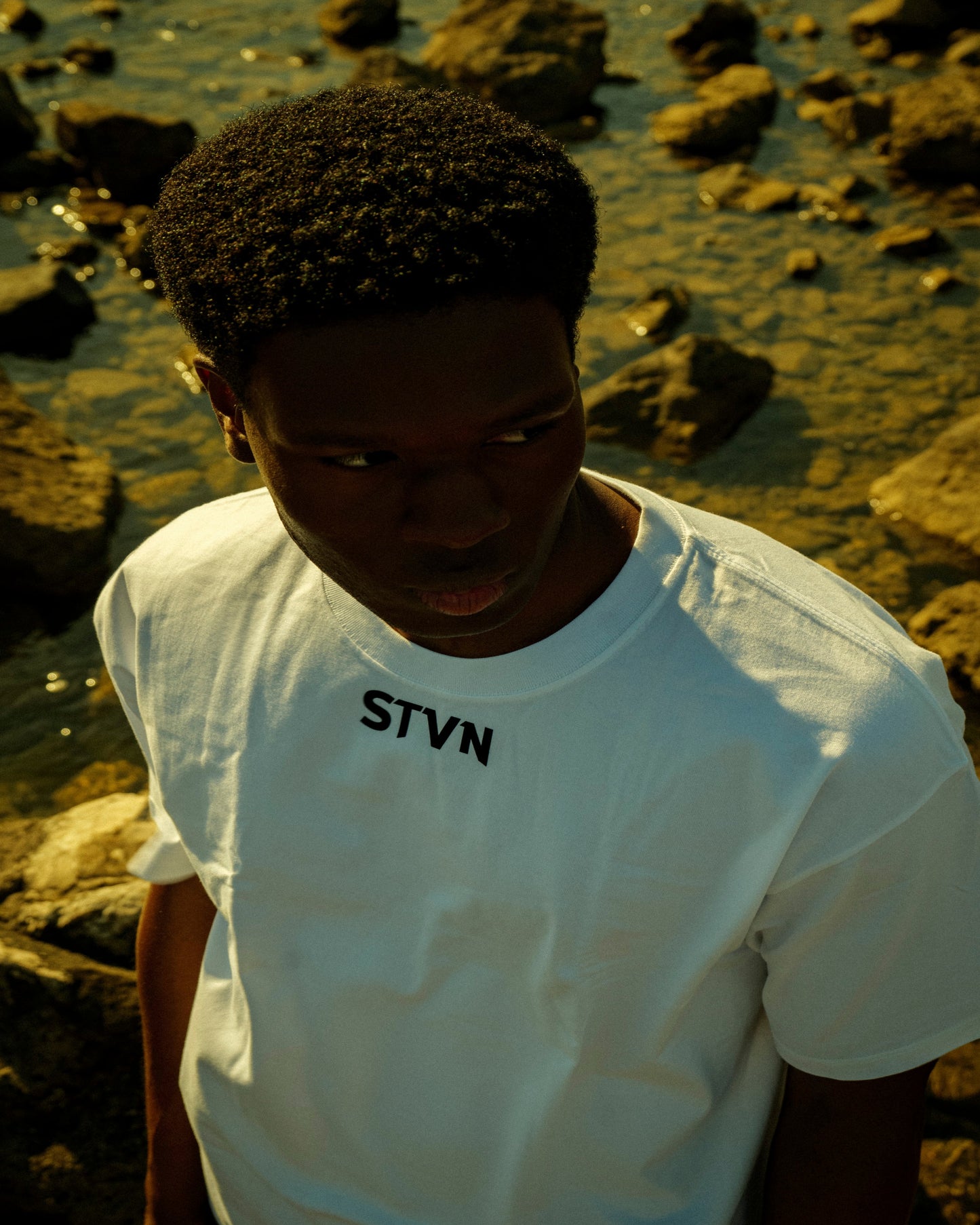 WHITE TEE "LOGO"
