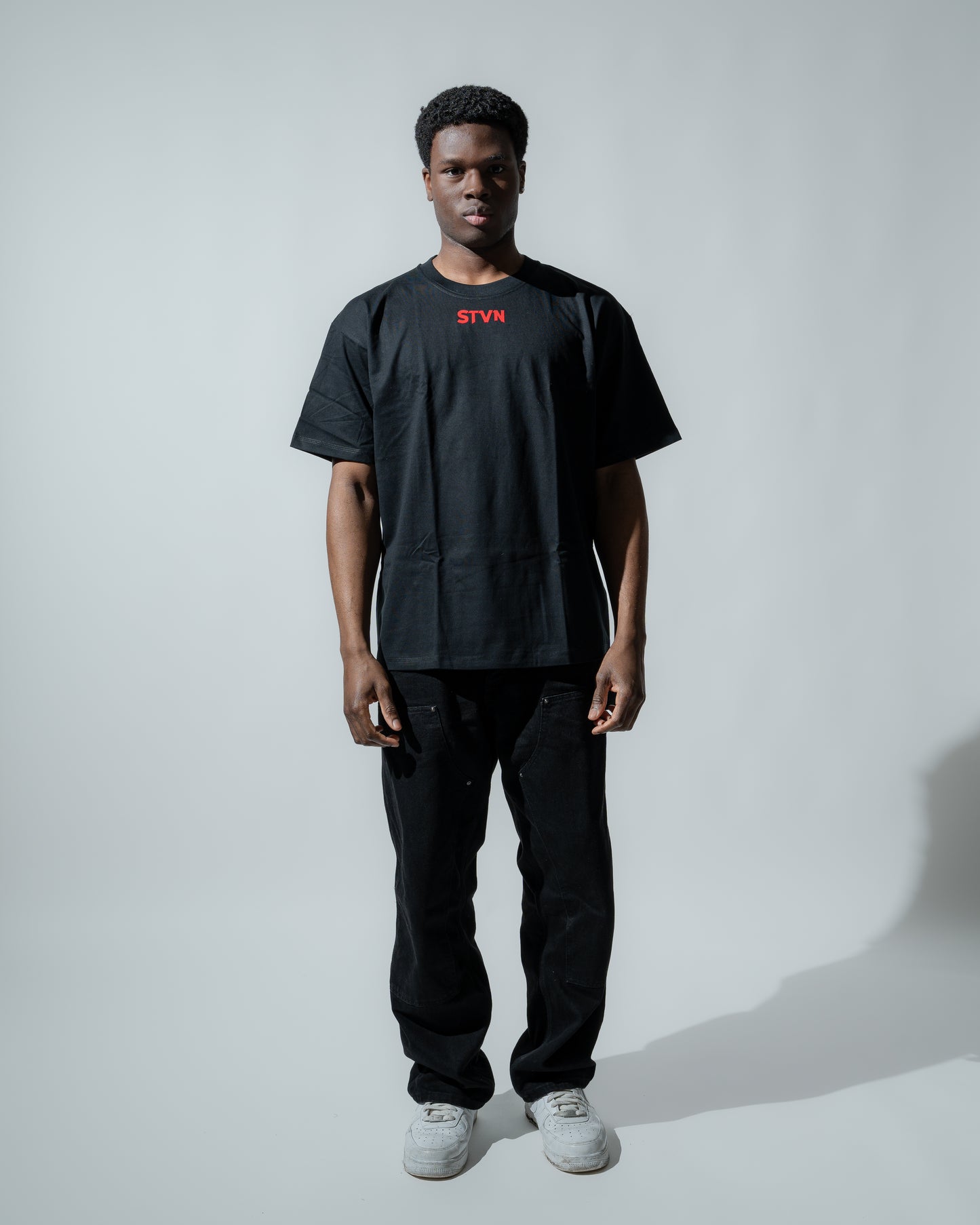 BLACK TEE RED "LOGO"