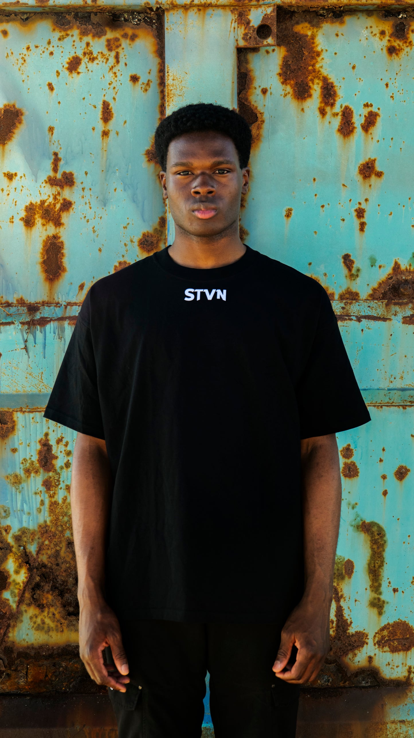 BLACK TEE "LOGO"