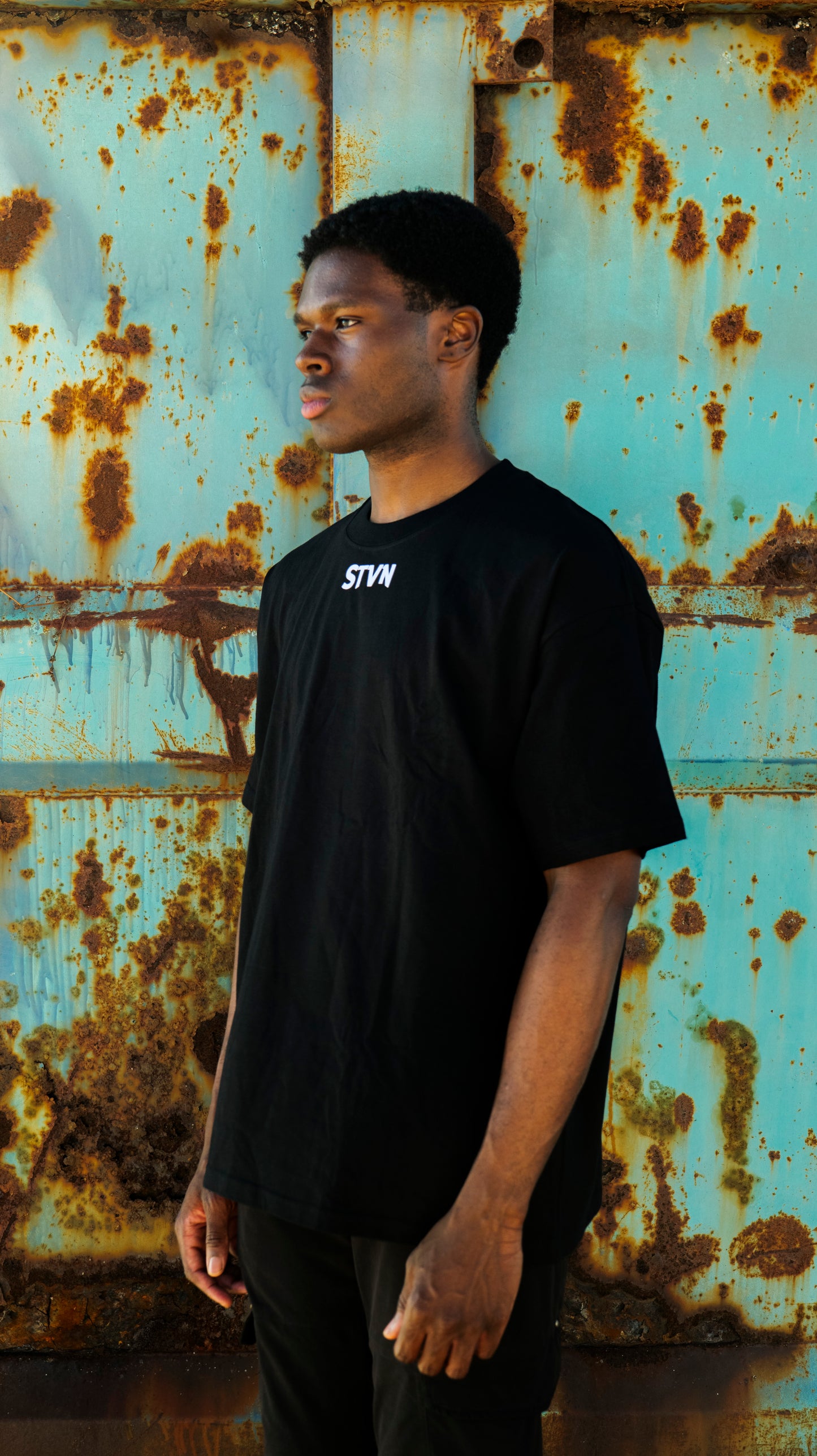 BLACK TEE "LOGO"